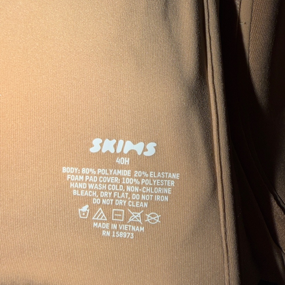 SKIMS 40H FITS EVERYBODY STRAPLESS BRA 40H tan NWOT